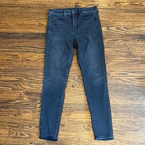American Eagle Ne(x)t Level Stretch Super Hi-Rise Jegging in Worn Black size 8